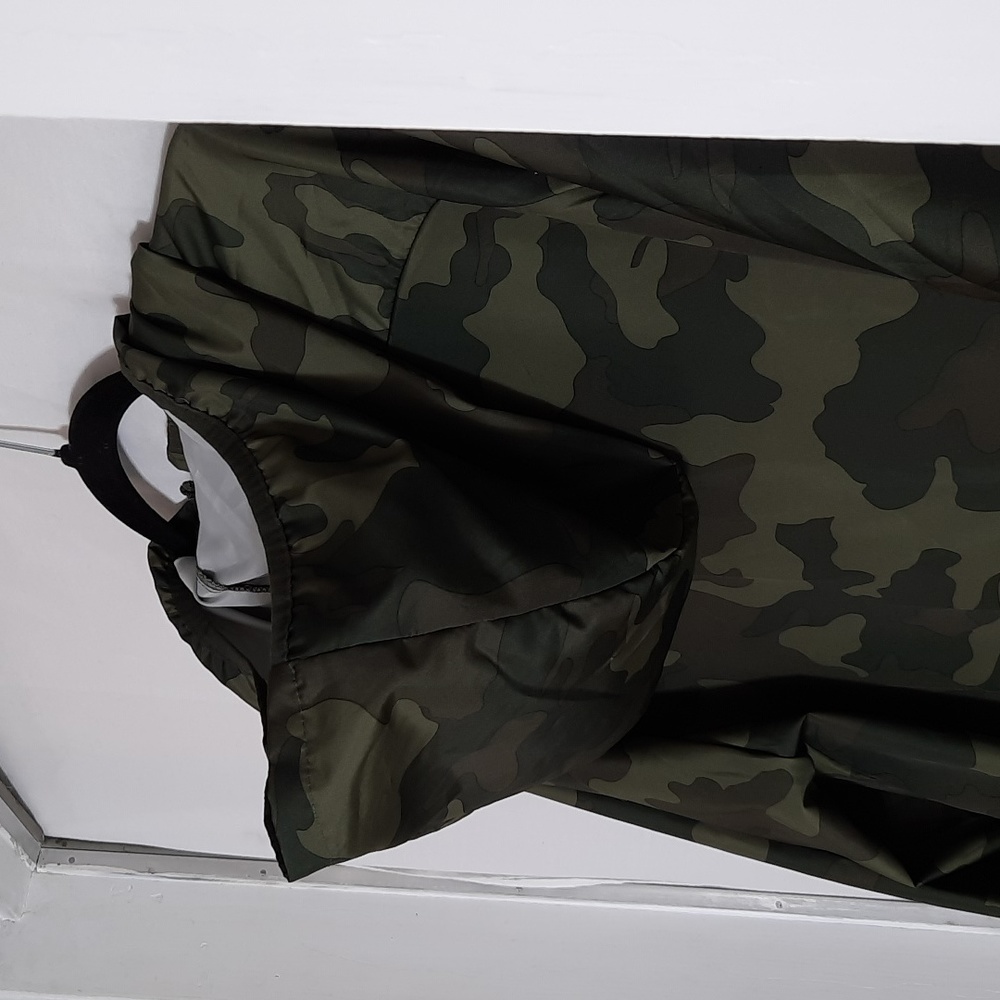 Camouflage Windbreaker - Size M - New With Tags - Picture 3 of 11